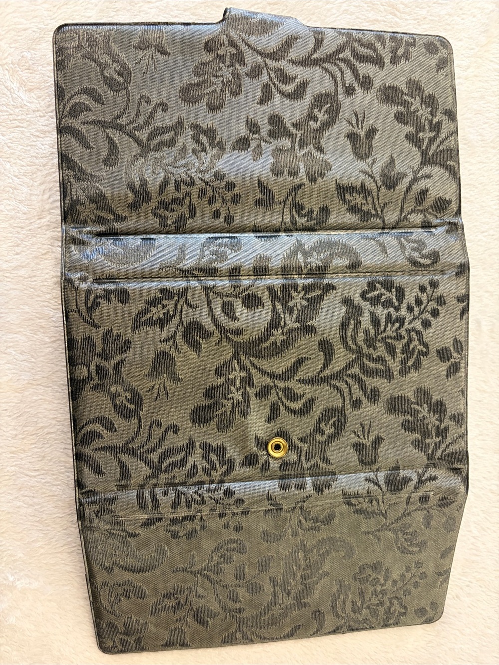 Vintage Elegant Floral Organizer in Gray with Gold Clasp - Picture 4 of 4